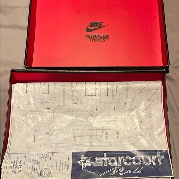 Stranger Things Netflix Nike Size 12 BRAND NEW SNEAKERS (Unworn) - Picture 4 of 4